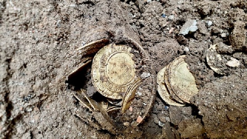 They've Struck Gold! Fortunate Couple Unearth 264 Gold Coins Dating Back to the Reign of King James I Hidden Beneath Their Kitchen Floor, Raking in £754,000 at Auction